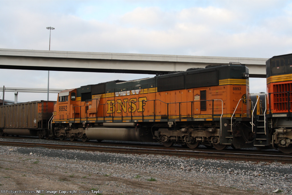 BNSF 8892